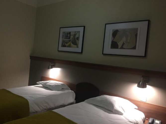 Standard Triple room