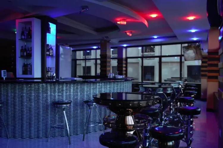 Tripple Os Hotel