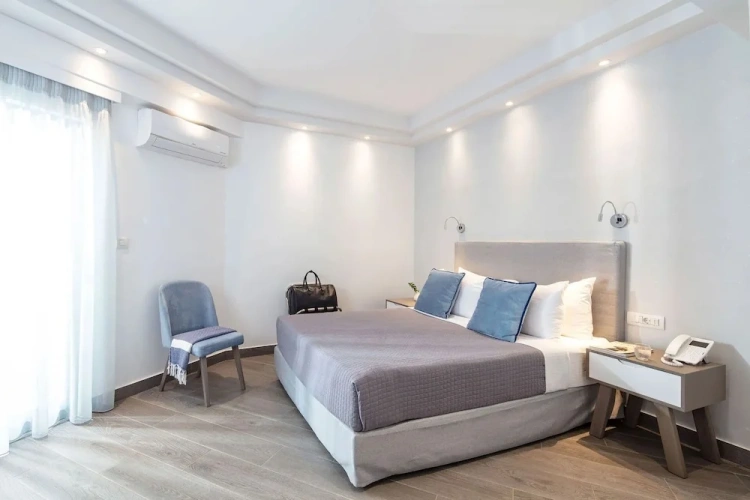 Standard Double room with balcony and with partial sea view