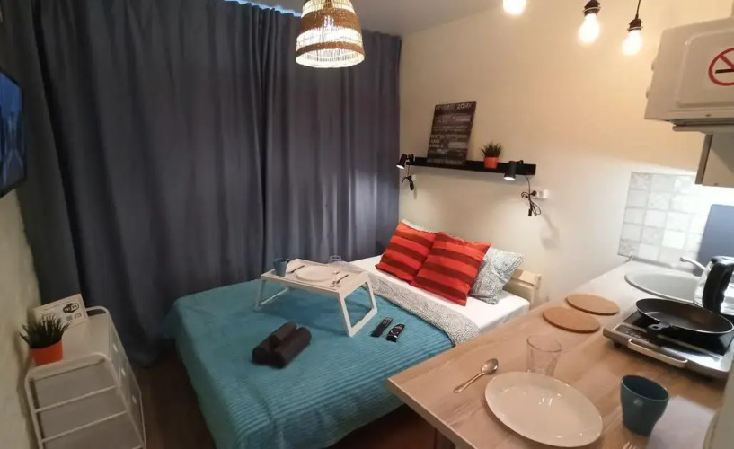 Фотография номера квартиры Диван и чемодан на Ленина