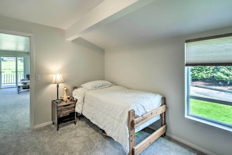 3 Bedrooms Cottage with balcony