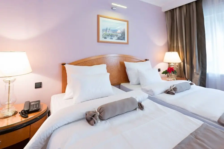 Standard Twin room with balcony