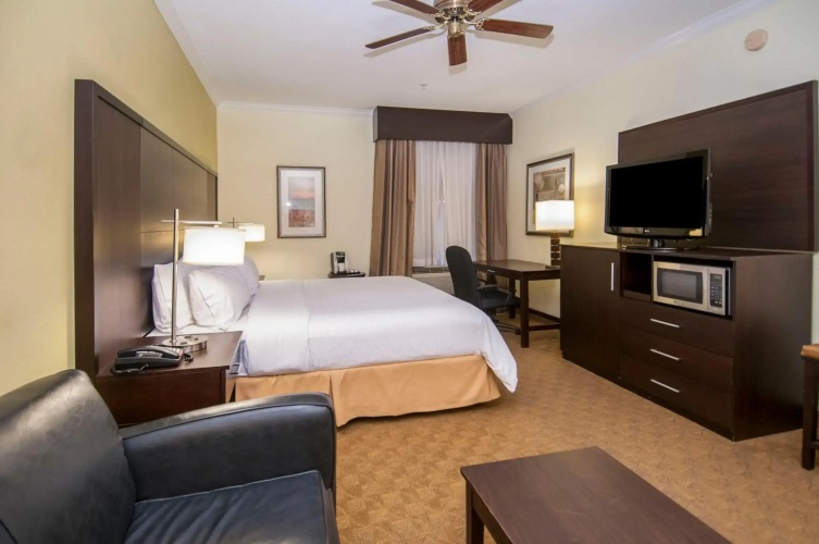 Holiday Inn Express & Suites Houston North Intercontinental by IHG
