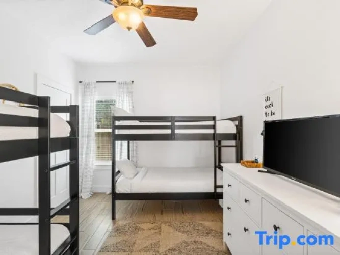 3 Bedrooms Apartment