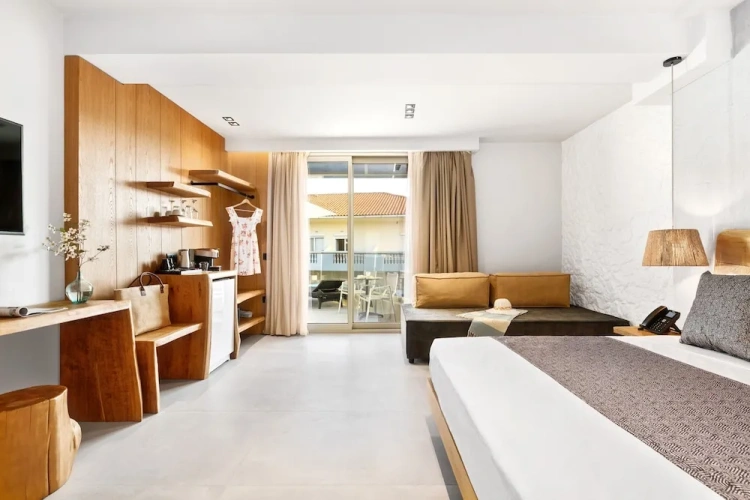 Standard Triple room with balcony and with garden view