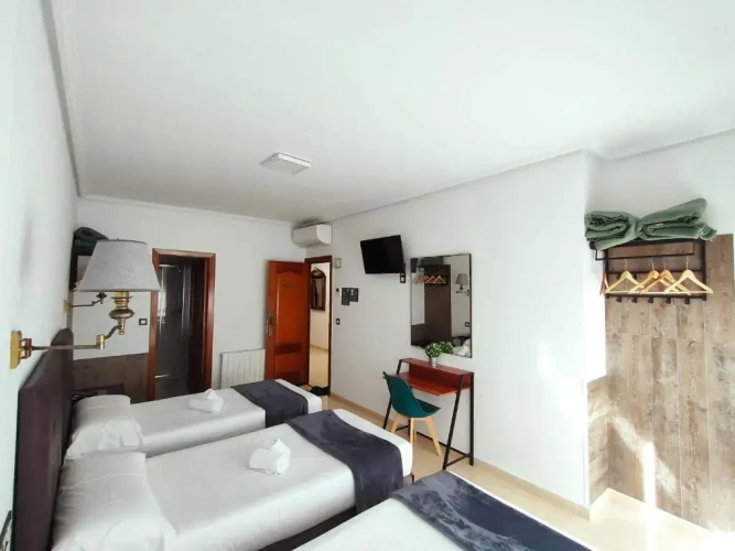 Standard Triple room