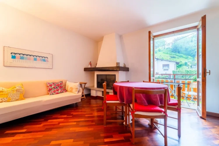 Apartment with balcony