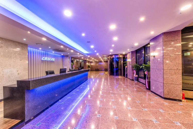 Leslie Hotel