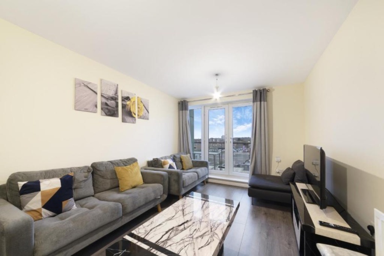 2 Bedrooms Apartment