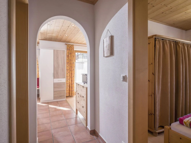 Alluring Apartment With Ski Storage,balcony,heating, Parking