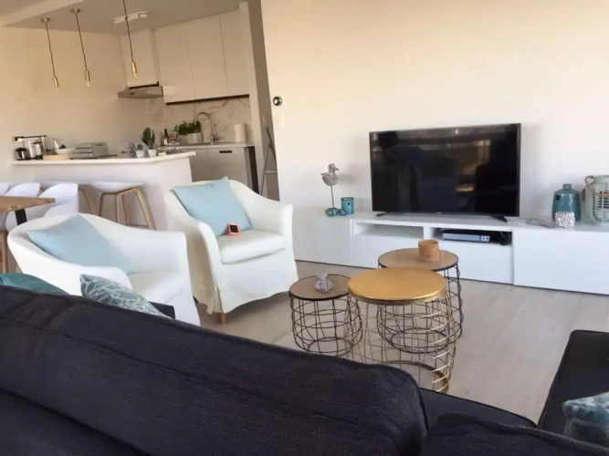 2 Bedrooms Apartment with sea view