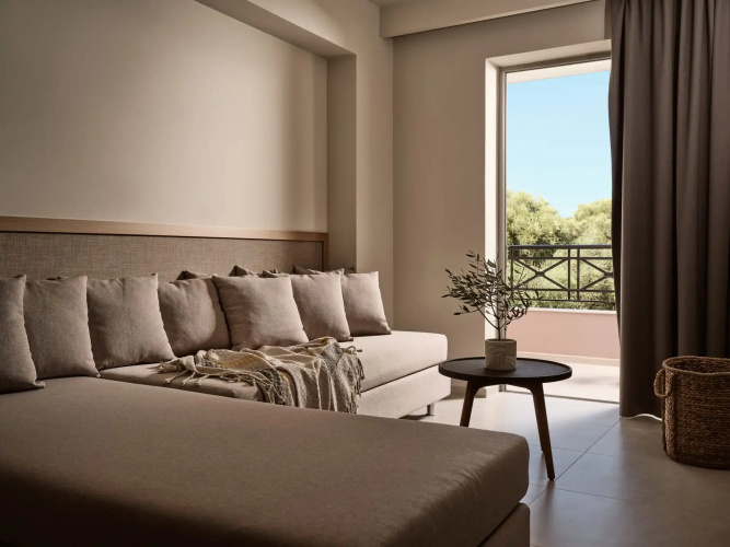 Alamis Hotel & Apartments