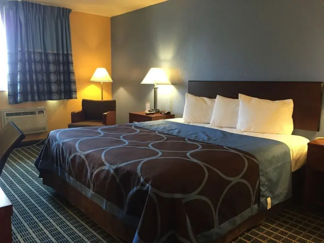 Super 8 Janesville