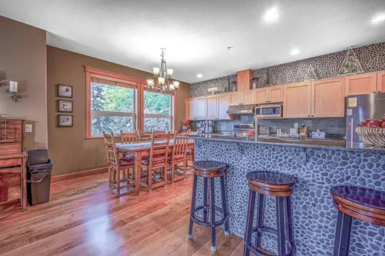 Treetop Getaway Ski In And Out Sleeps 10