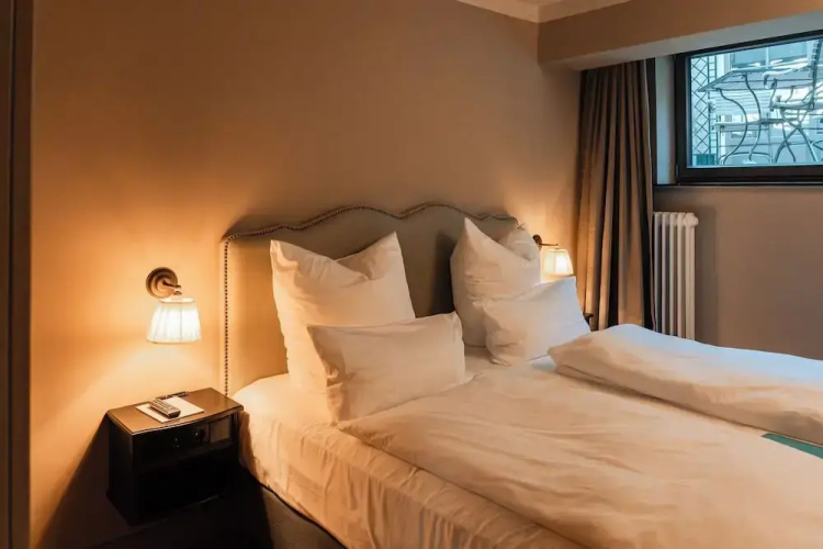 Mimosa Hotel