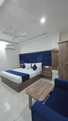Hotel The Katra Avenue