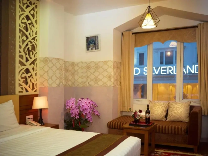 Deluxe Double room with city view