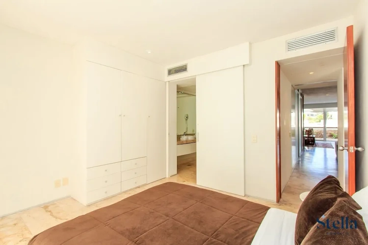 4 Bedrooms Luxury Basement room with pool view