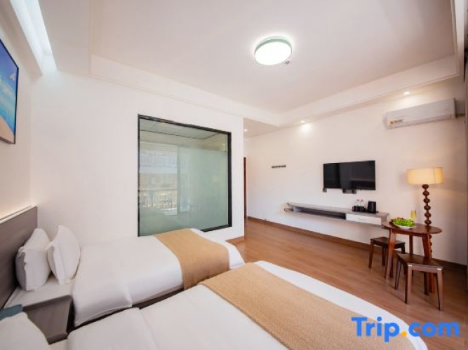 Standard Twin room with balcony