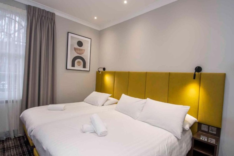 Standard Triple room