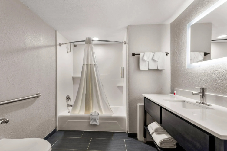 Clarion Pointe Rhinelander Downtown