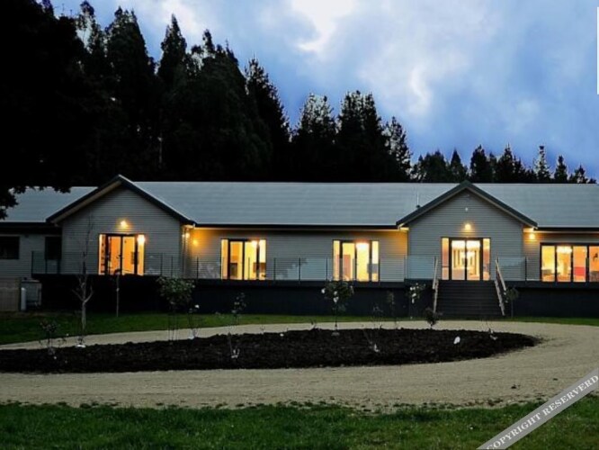 Hoeke Lodge Over view