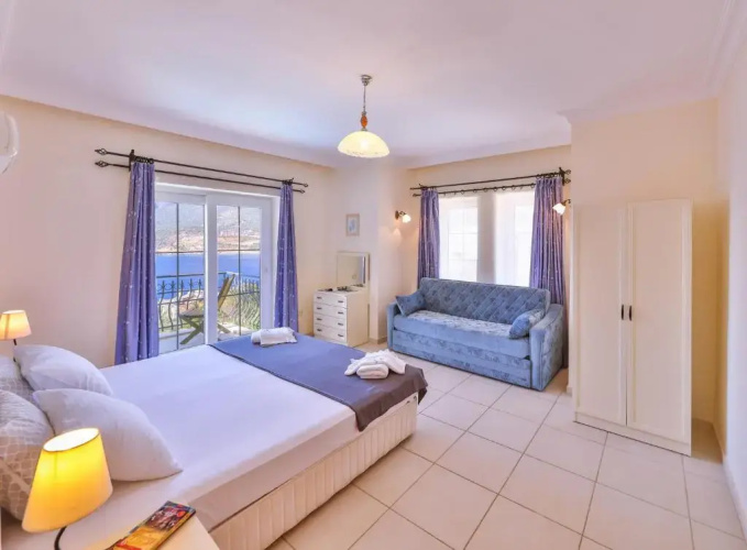 Kaş, deniz manzaralı, 6 kişilik villa