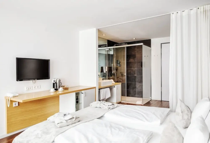 Superior Double room with balcony and with lake view