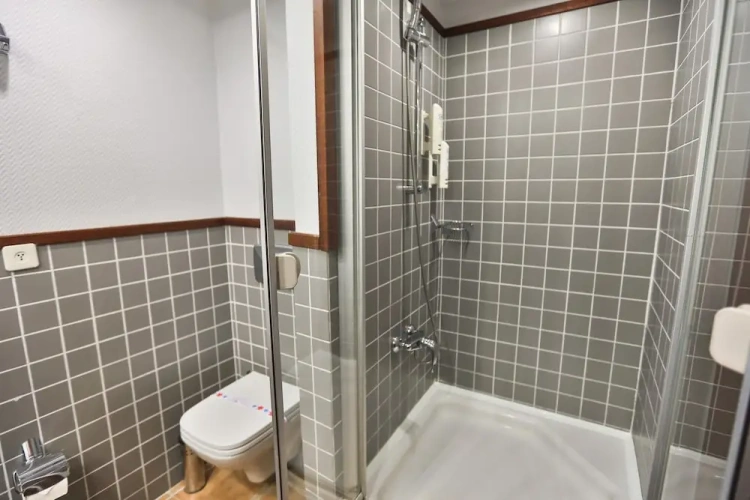 1 Bedroom Suite