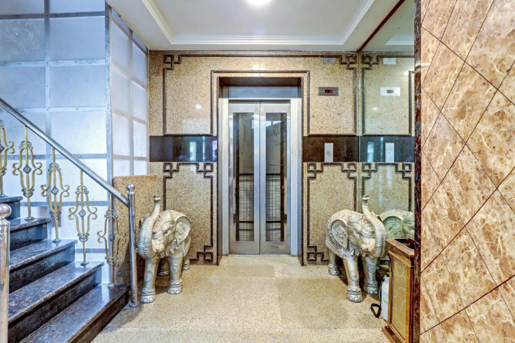 OYO 77436 Mahalaxmi Park Hotel