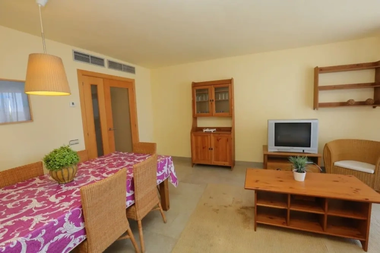 3 Bedrooms Apartment