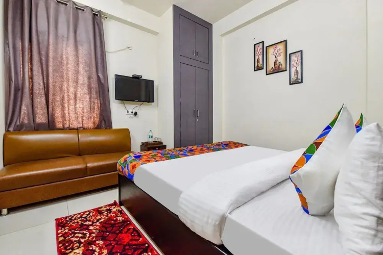 Fabhotel Moon Light Palace