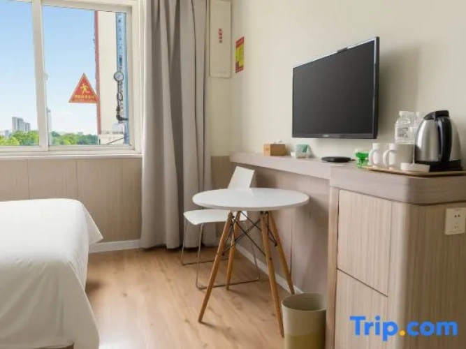 Standard Double room with city view