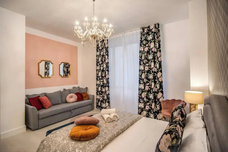 White Mirror  Apartment