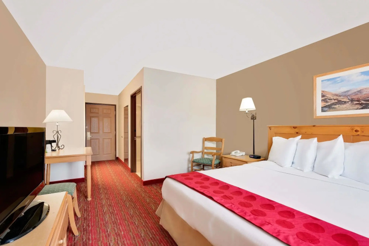 Comfort Inn & Suites Summerset - North Rapid City