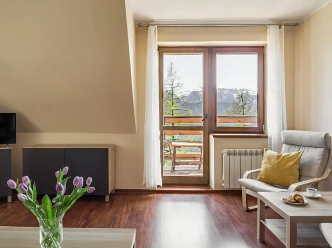 Apartment with mountain view