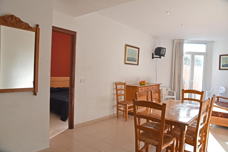 2 Bedrooms Apartment