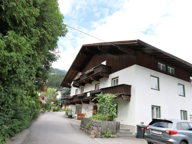 Sextuple Cottage