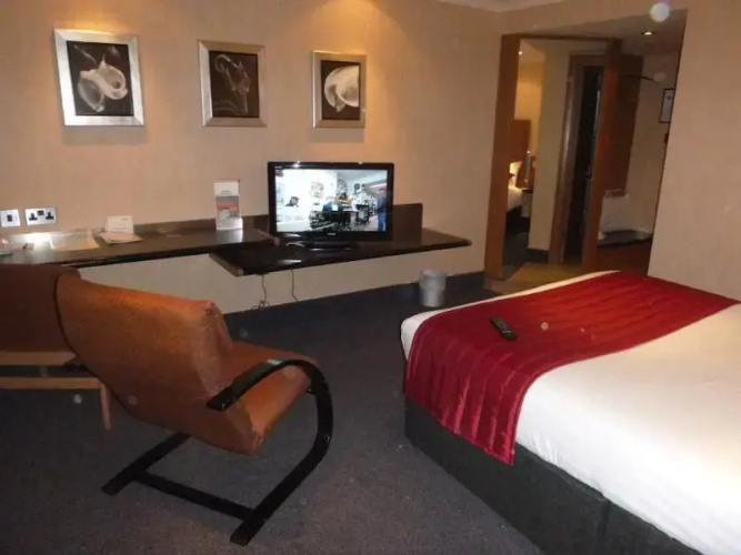 Ramada Hatfield