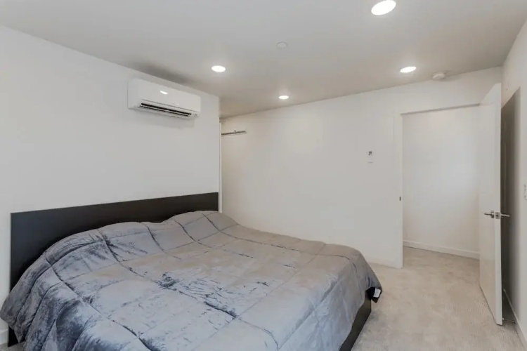 Urban Oasis Sleeps 8 Ultra Modern Condo