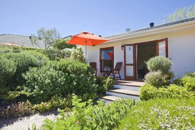 Dongola HouseOver view