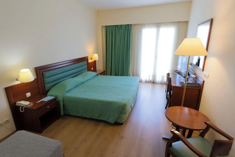 Standard Triple room with balcony and with partial sea view