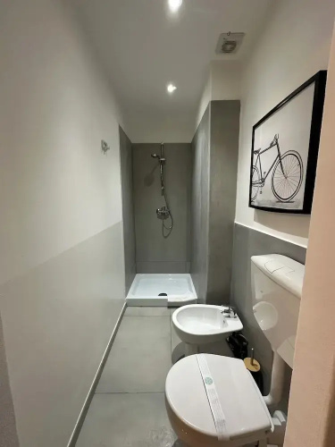 Station Apartment West