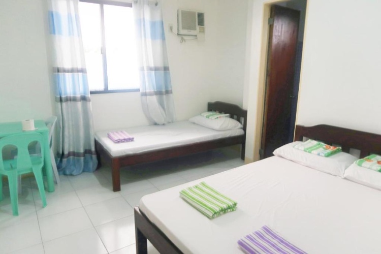 Standard Triple room