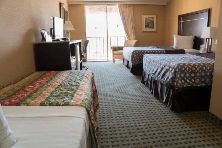 Standard Triple room