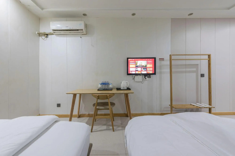Baoyi Business Hotel