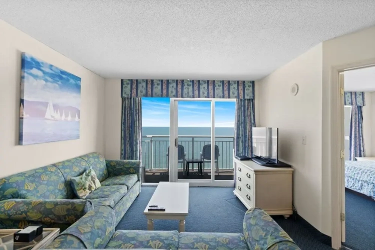 3 Bedrooms Deluxe room with balcony and oceanfront