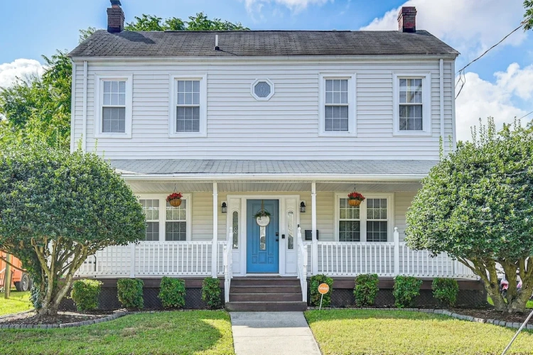 4 Bedrooms Cottage