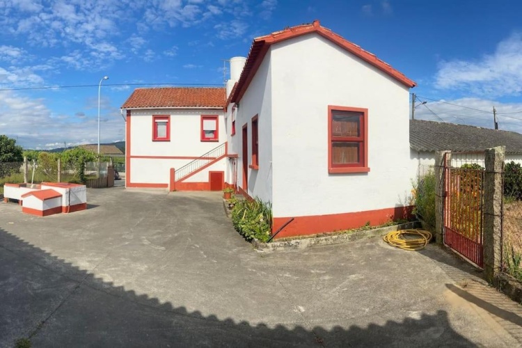 3 Bedrooms Cottage