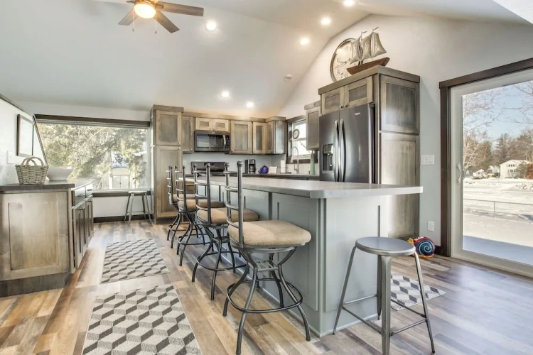 4 Bedrooms Cottage